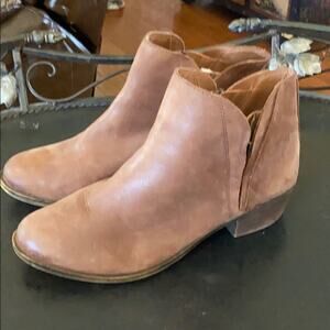 Lucky Brand 9.5M ankle leather boots.